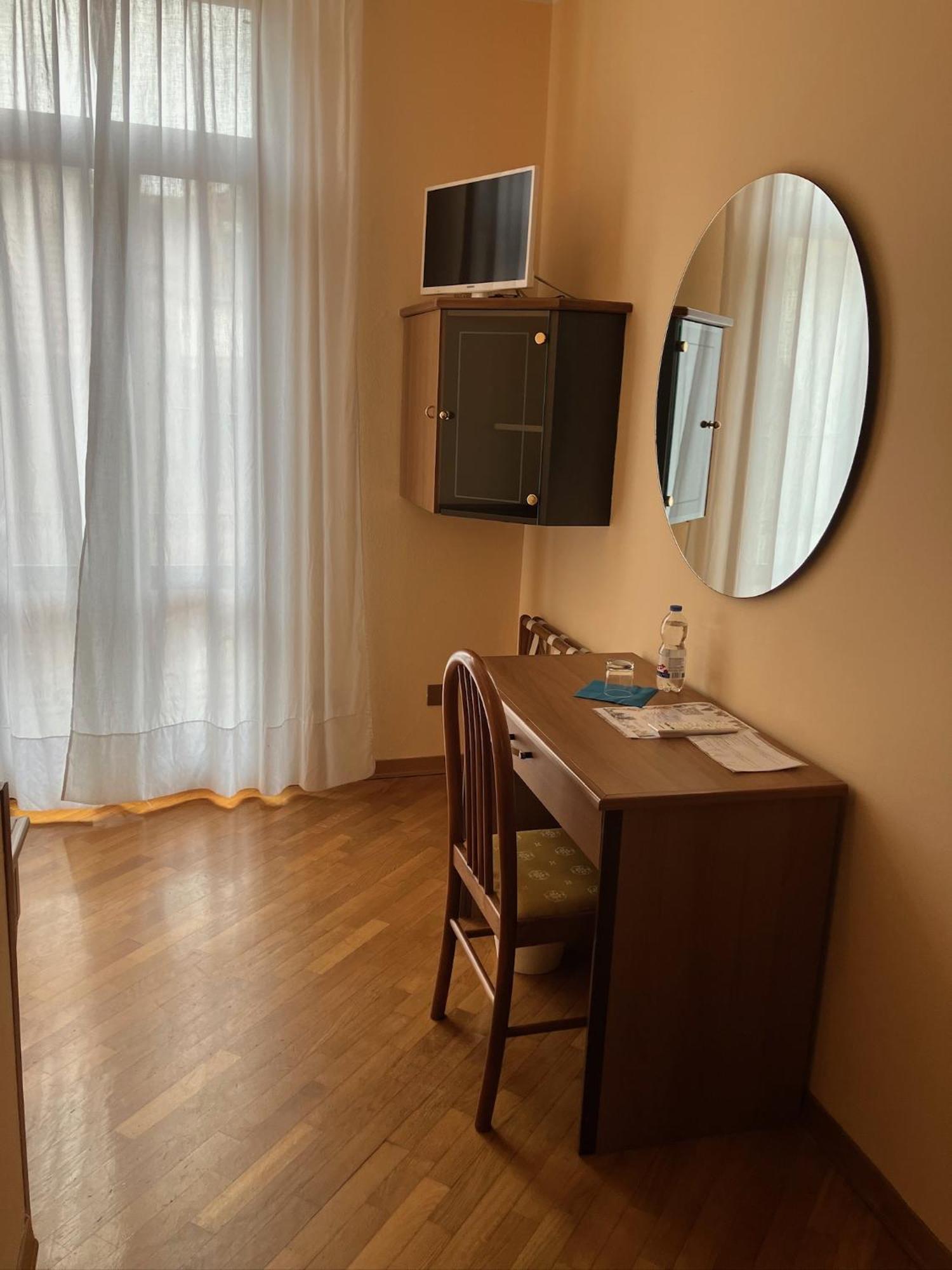 Hotel Saini With Air Conditioning Стреза Экстерьер фото