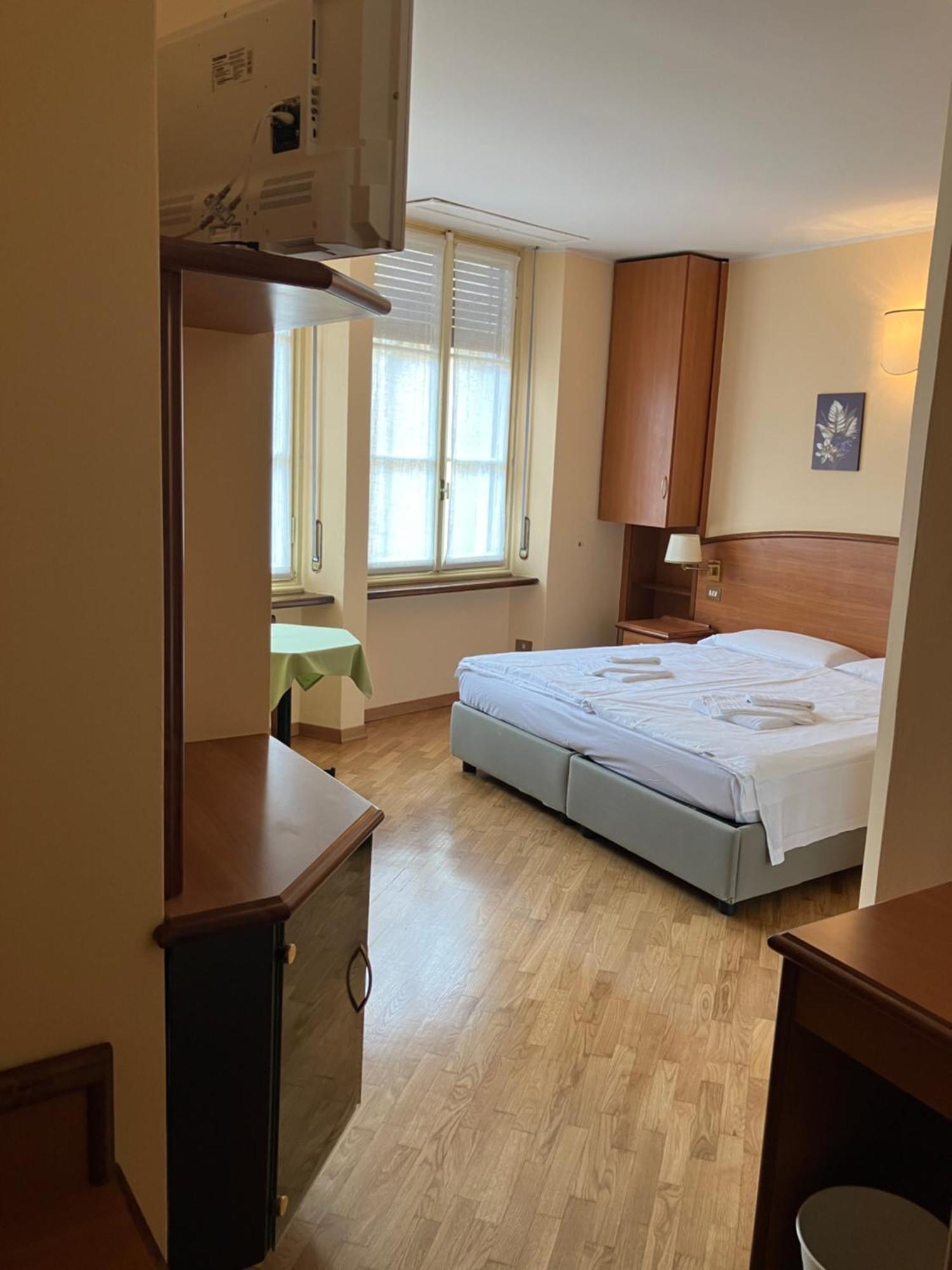 Hotel Saini With Air Conditioning Стреза Экстерьер фото